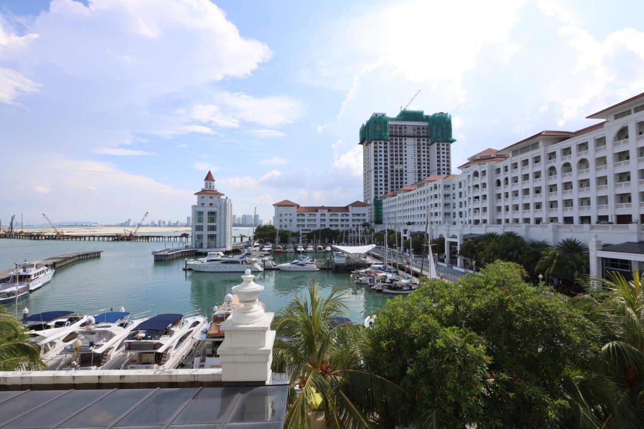 The Straits Quay Marina By Messina Clive * George Town