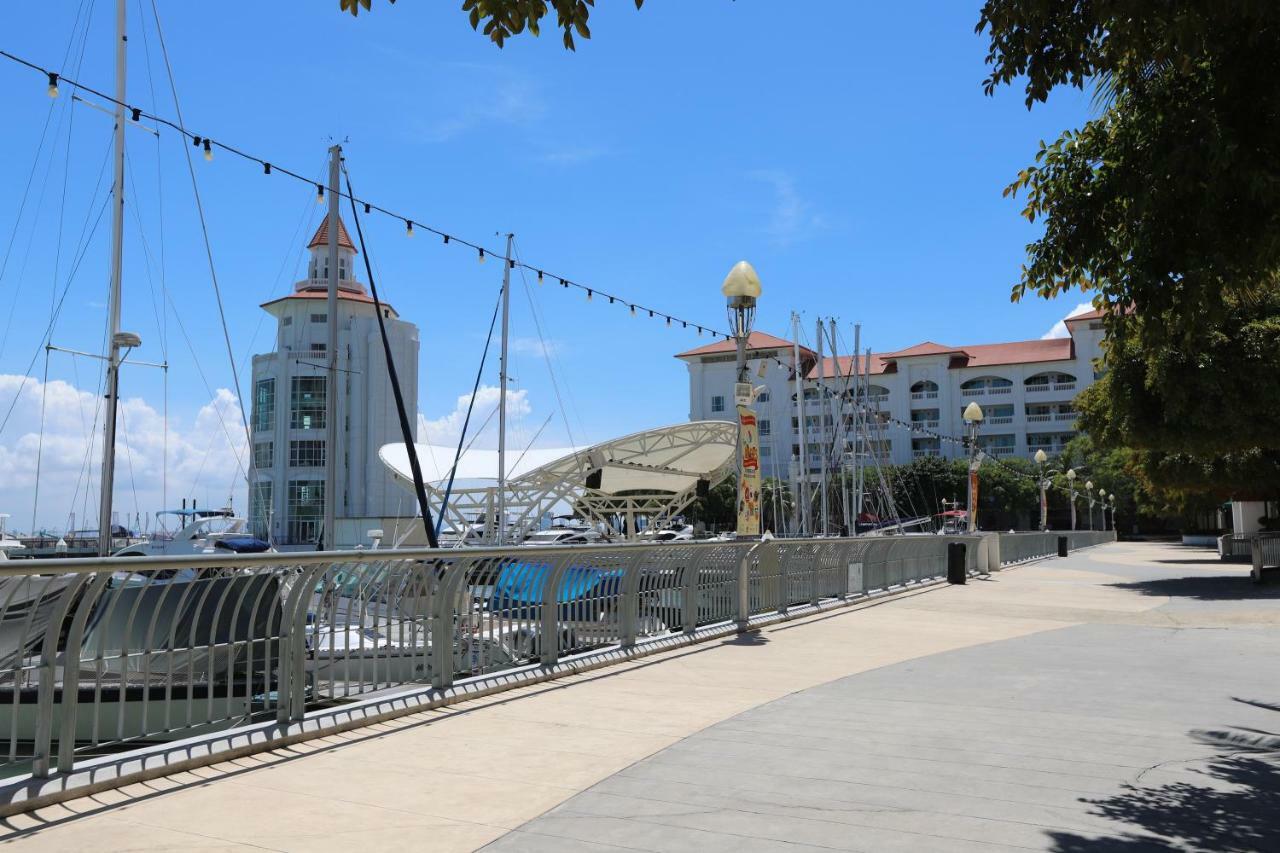 The Straits Quay Marina By Messina Clive * Georgetown